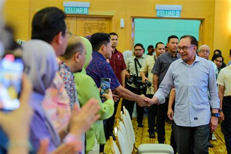 Gaji Baharu Penjawat Awam Diumum Pada Belanjawan 2025