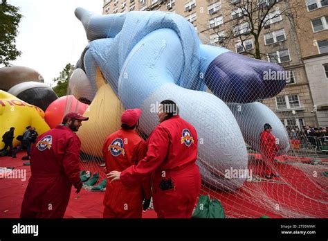 New York Usa 22nd Nov 2023 Members Of The Macys Inflation Team