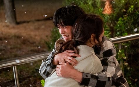 Park Hyung Sik And Park Shin Hye Break Down Sobbing In Each Other S