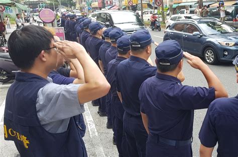 [新聞] 殉職警員遺孀po郵局帳號掀負評 三重警分局澄清：未主動募款 Gossiping板 Disp Bbs