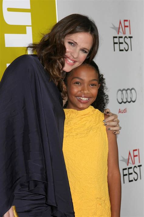 LOS ANGELES NOV 6 Jennifer Garner Yara Shahidi Arrives At The