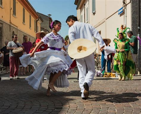 Magnético Allí Majestuoso bailes de peru ropa espada Sucio