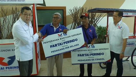 Dapat Bantuan Gerobak Dari Hary Tanoe Pedagang Di Pangkalpinang