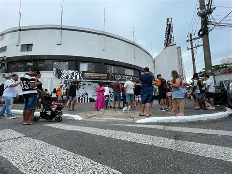 Torcedores Do Santos Fc E F S De Pel V O Vila Belmiro Para