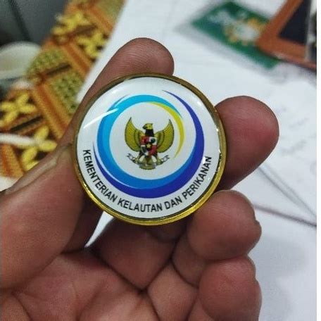 Jual Pin Kementerian Kelautan Dan Perikanan Pin Kkp Logam Tempel Magnet