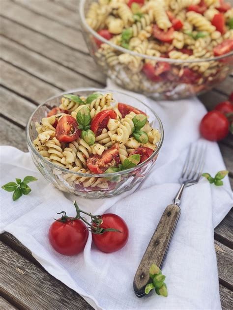 Italienischer Pesto Nudelsalat Mit Tomaten Und Mozzarella Nudelsalat