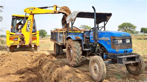 Jcb Dx Backhoe Fully Loading Mud In Sonalika Tractor Di Mud