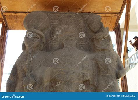 Estatua De Rameses Ii En El Museo De Mit Rahina Imagen De Archivo