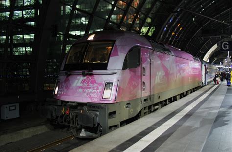 Hier 5 370 002 Mit EC47 Berlin Warszawa Express Von Berlin Hbf