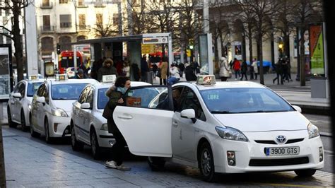 Taxis Zaragoza La Falta De Relevo Generacional En El Taxi Duplica Las