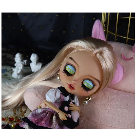 Jasmine Premium Custom Neo Blythe Doll With Blonde Hair Tan Skin Matte Captivating Face