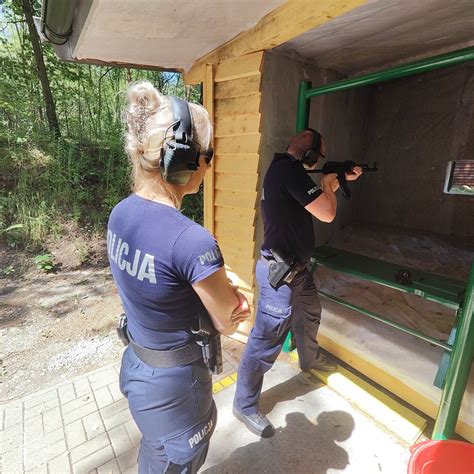 Wieliccy Policjanci Doskonalili Umiej Tno Ci Strzeleckie Aktualno Ci