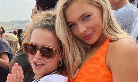 Jutta Leerdam In De War Trekt Een Veel Te Kleine Bikini Aan LOESOE