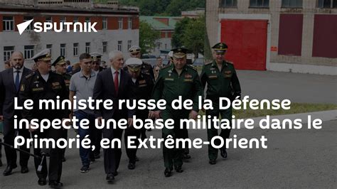 Le Ministre Russe De La Défense Inspecte Une Base Militaire Dans Le