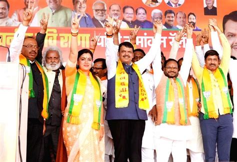 Deputy Chief Minister Of Maharashtra Devendra Fadnavis With Bjp Candidate From Amravati