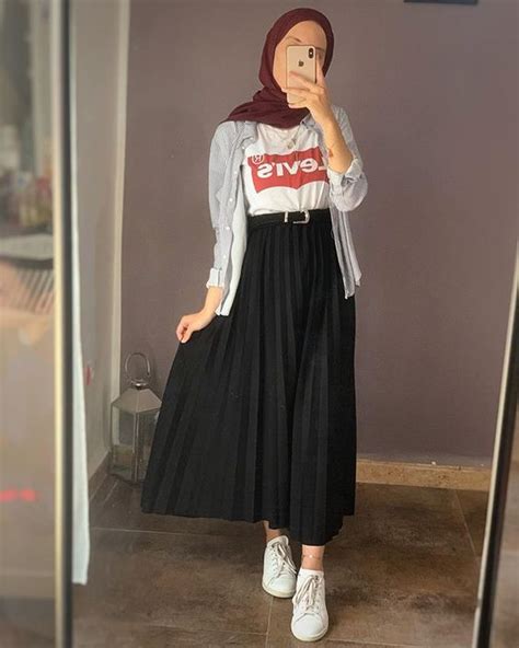 8 Potret Ootd Rok Plisket Buat Hijaber Agar Tampil Manis