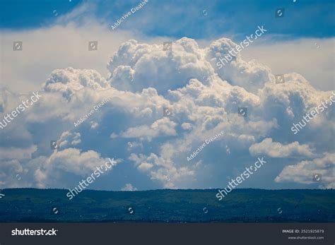 케냐 나쿠루의 고요한 풍경 위의 스카이라인을 스톡 사진 2521925879 Shutterstock