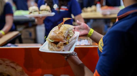 En Busca Del Secreto Del Mejor “sánguche De Milanesa” En Tucumán Una Fiesta De Fritanga Y