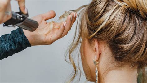 Los Accesorios De Cabello Para Invitada Que No Te Pueden Faltar Esta