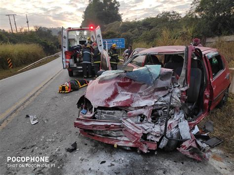 Carro Invade Contramão Bate De Frente Em Outro Veículo Na Br 265 E