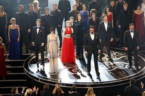 the cast performance - Les Miserables (2012 Movie) Photo (33734186 ...