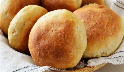 Pãozinho de aveia sem ovos sem leite para o seu café da manhã