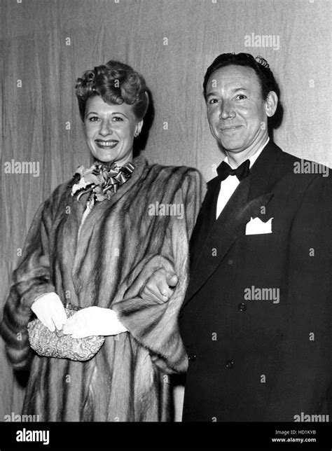 From Left Joan Davis With Husband Si Wills At The Academy Awards