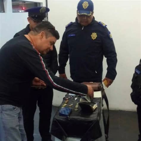 Un Policía Encontró Una Bolsa Llena De Dinero En El Metrobús Y La Devolvió A Su Dueño Infobae