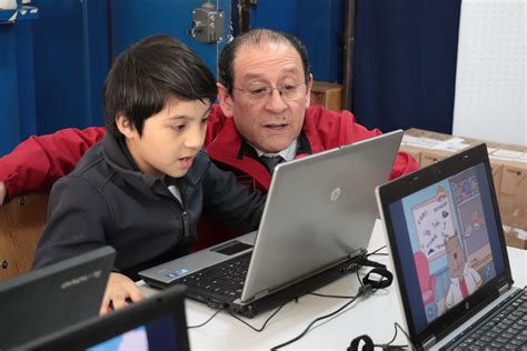 Entrega de Notebooks a estudiantes de 1ro y 2do Básico Araucanía