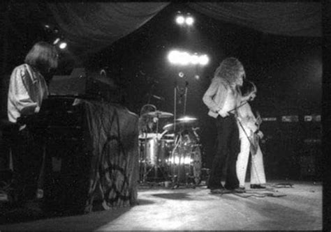 Pin By Adrienne Tabakow On Led Zeppelin Led Zeppelin Zeppelin Led Zep