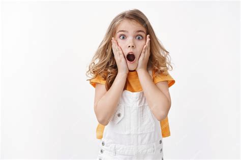 Free Photo Scared And Shocked Caucasian Blond Little Girl Gasping