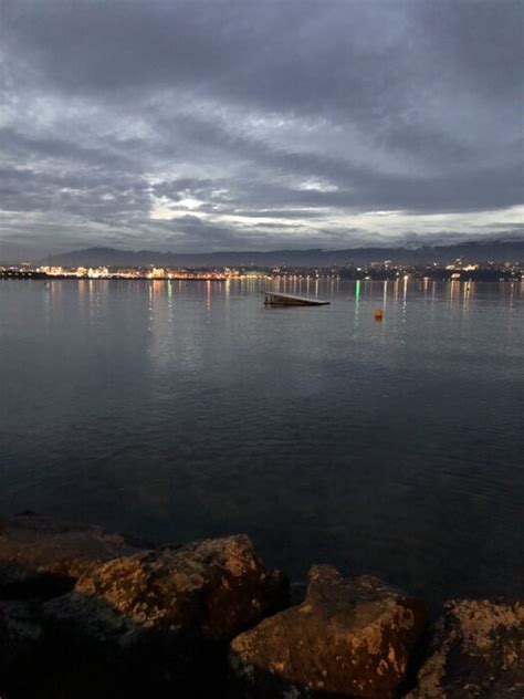 Genève les Pussy Riot et le pipi de lune de ses membres on nen perd pas une goutte