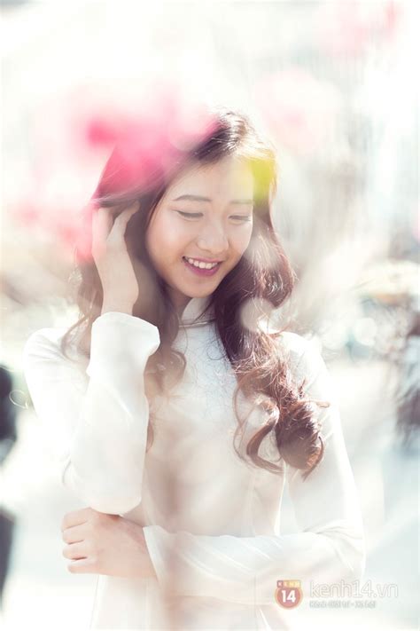 Hot girl 2 miền khoe vẻ đẹp đặc trưng trong tà áo dài truyền thống