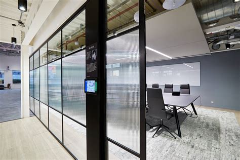 Linear 30 Single Glazed Partition System Radii NBS BIM Library