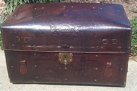 Expert Photographic History And Examples Of Antique Steamer Trunks