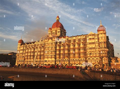 Taj Mahal Hotel smoke, 2008 Mumbai attack, terrorist attack, terror ...