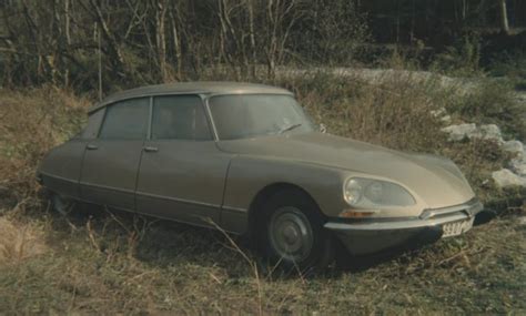 IMCDb.org: 1970 Citroën DS 20 Pallas in "Pas de problème !, 1975"