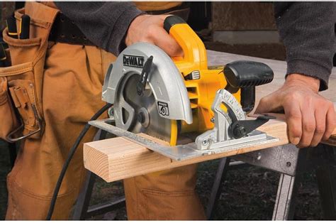 Corded vs Cordless Circular Saw – Which One Is Right For You?