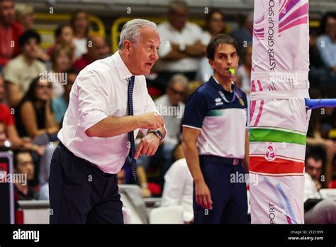 Busto Arsizio Italien Oktober Julio Velasco Head Coach Von Uyba