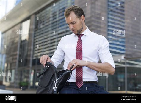 Man Searching For Something Hi Res Stock Photography And Images Alamy