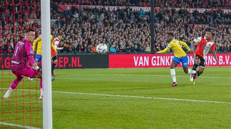 Feyenoord Speelt RKC Waalwijk Weg En Blijft In Zetel In Strijd Om