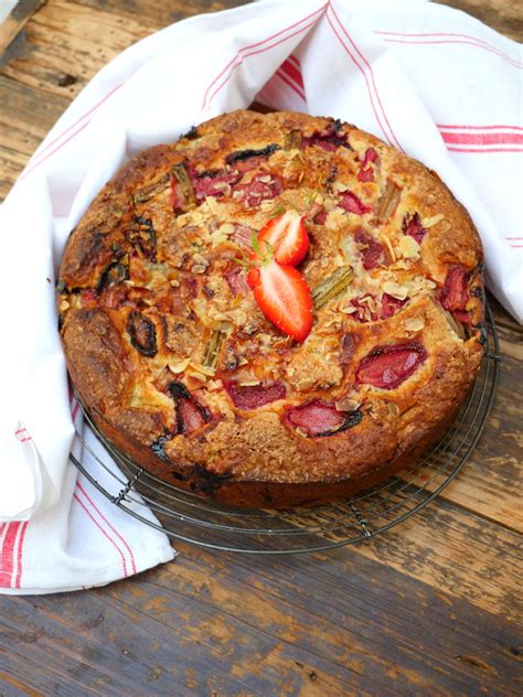 Gâteau rhubarbe et fraise à la crème Paris dans ma cuisine