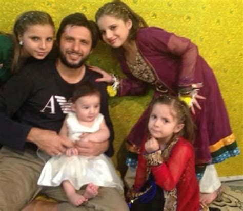 Meet Shahid Afridi and his lovely daughters | Photo Gallery