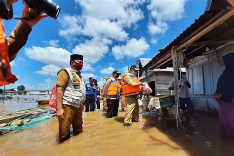 Warga Di Bantaran Sungai Batanghari Hampir Setengah Bulan Terendam