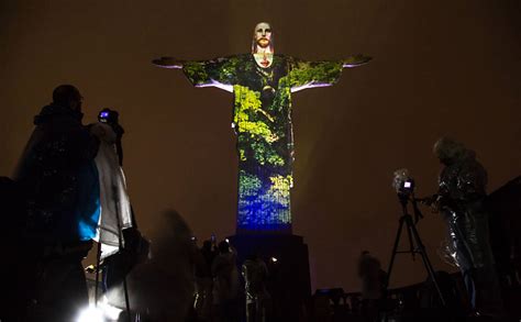 Cristo Redentor Recebe Ilumina O Especial Cotidiano