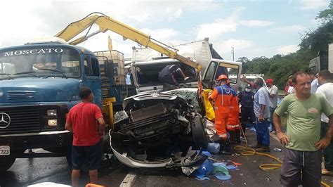 Pr Ximo Ao Bessa Pessoas Ficam Presas Nas Ferragens Ap S Grave