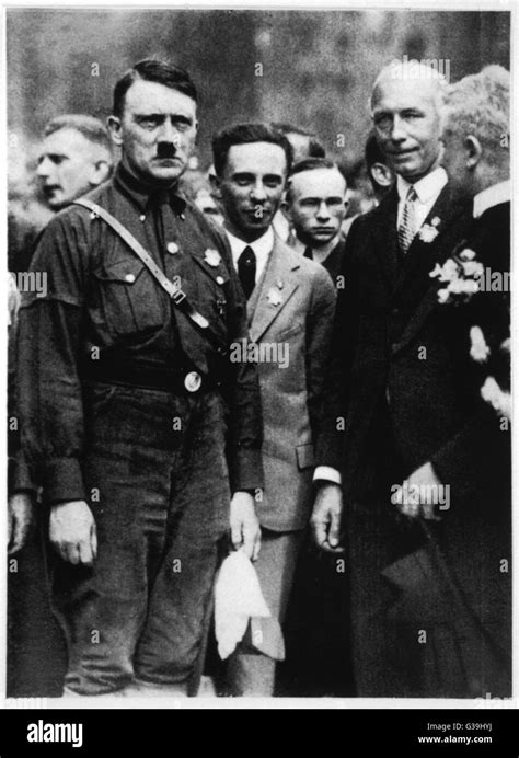 Adolf Hitler Im Bild Mit Gottfried Feder Rechts Und Paul Joseph