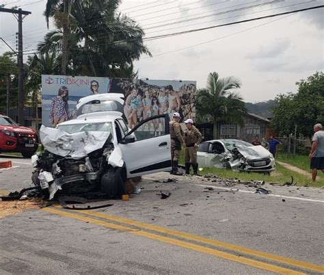 Mulher morre após sofrer acidente na Rodovia Jorge Lacerda em Ilhota