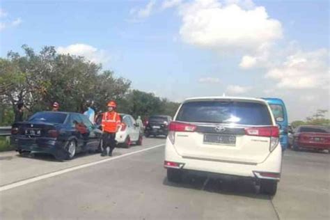 Kecelakaan Beruntun Di Tol Mojokerto Bikin Jalur Surabaya Macet