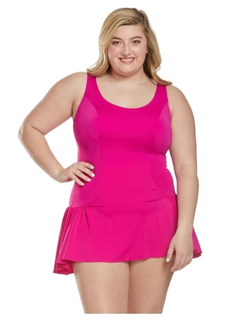 How To Choose Flattering Plus Size Swimwear